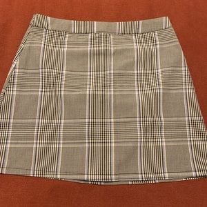Cute fitted mini skirt, plaid, size 8